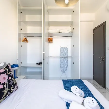 Platinum Breeze - 1-br & Balcony In *