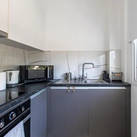 Platinum Breeze - 1-br & Balcony In