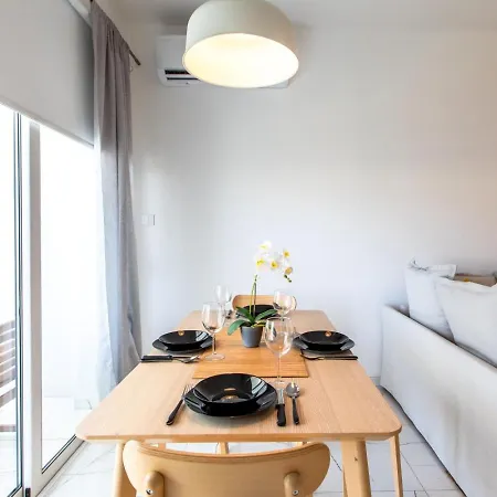 Platinum Breeze - 1-br & Balcony In Apartamento