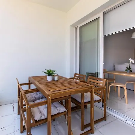 Platinum Breeze - 1-br & Balcony In Apartamento